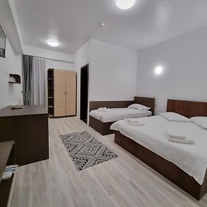 Cameră triplă Standard